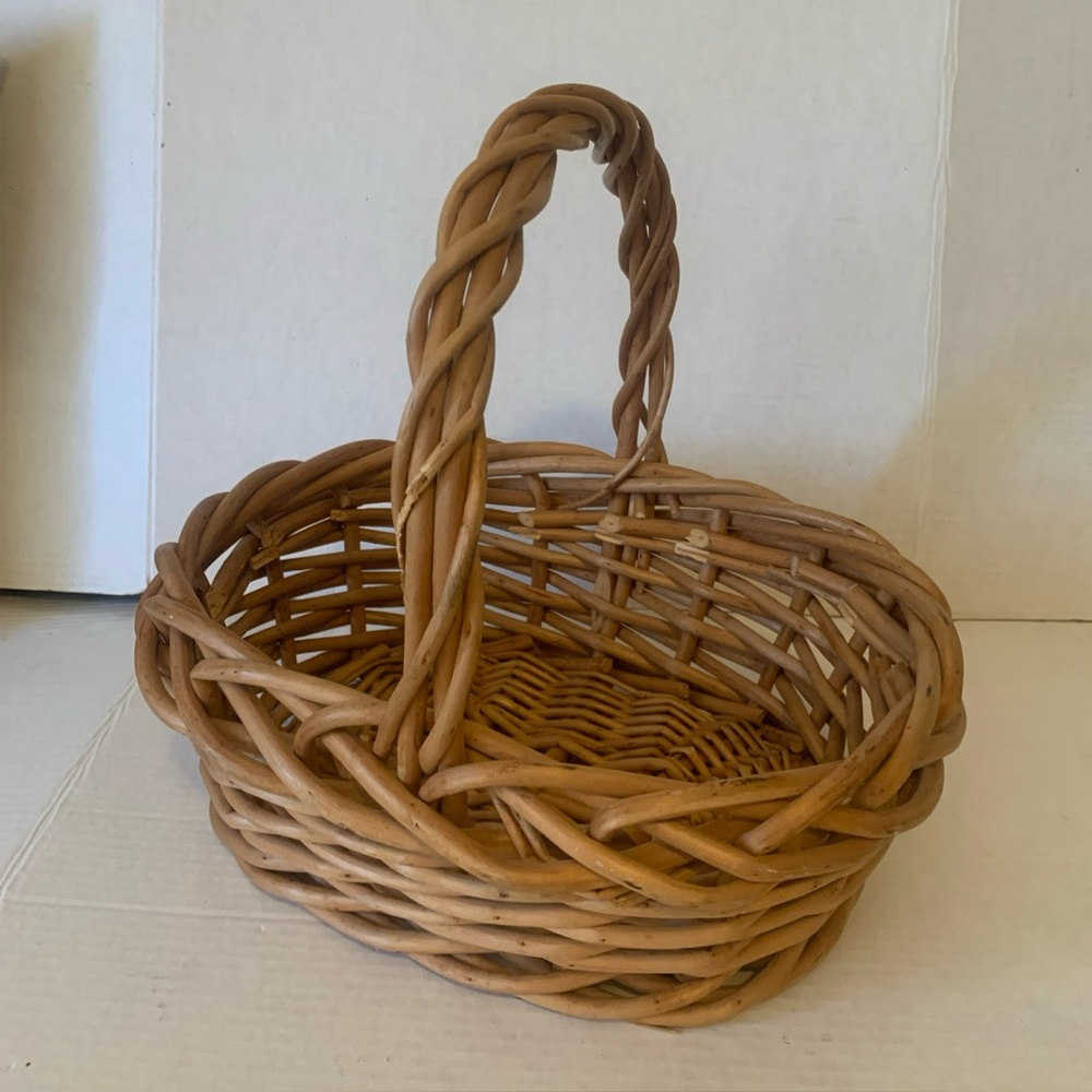 Large Oval Woven Wicker Rattan Storage/ Gathering Basket W/ Handle 14” long EUC